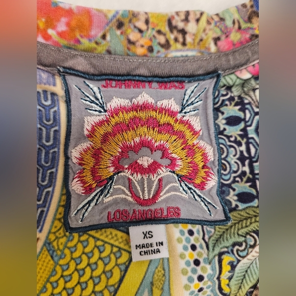 Johnny Was Anika Short Sleeve V-Neck Tee Size XS - Picture 11 of 12